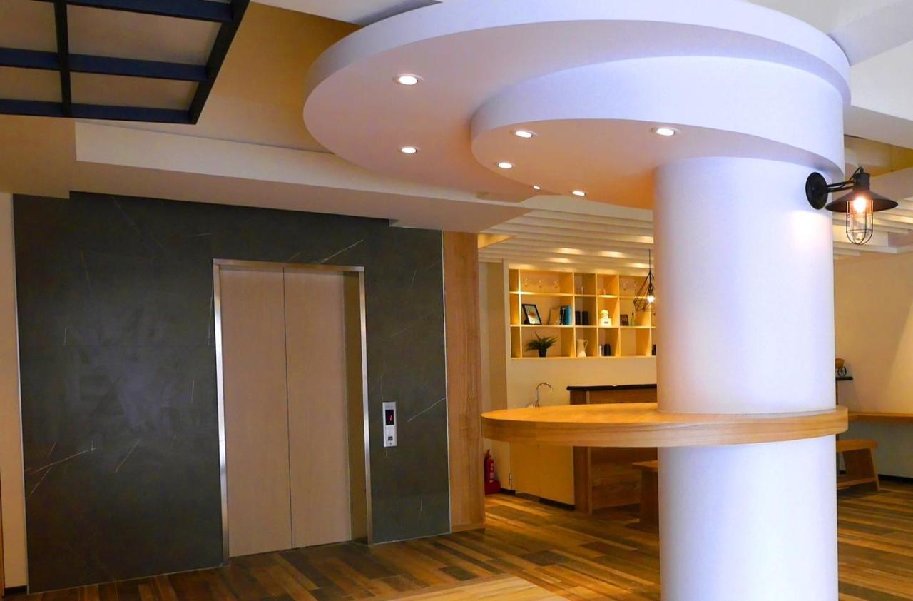 Flora Inn Тайнань Экстерьер фото