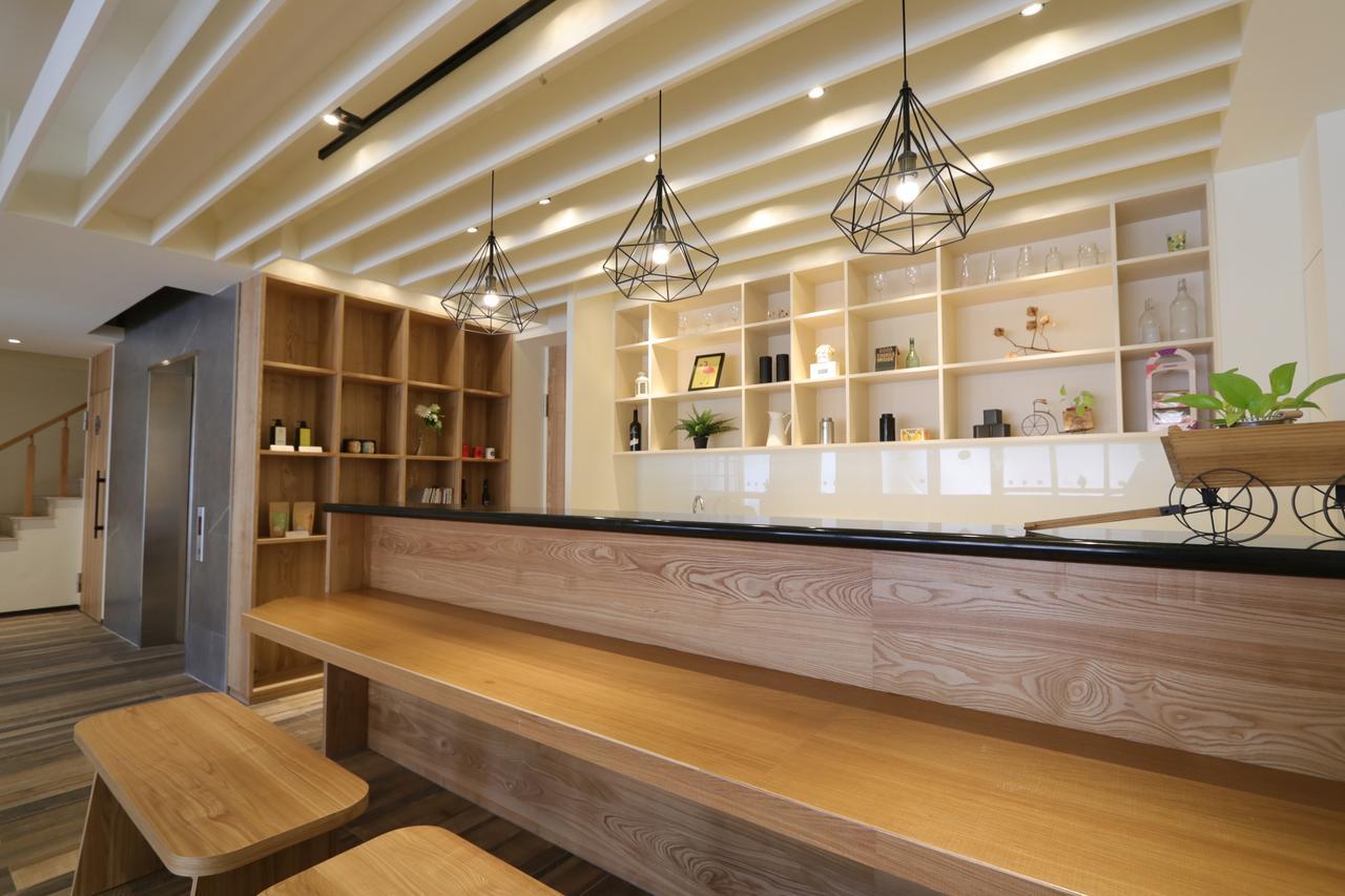 Flora Inn Тайнань Экстерьер фото